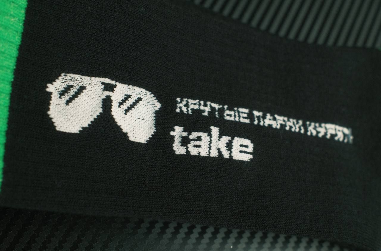 А что курят крутые девушки, как думаете?)