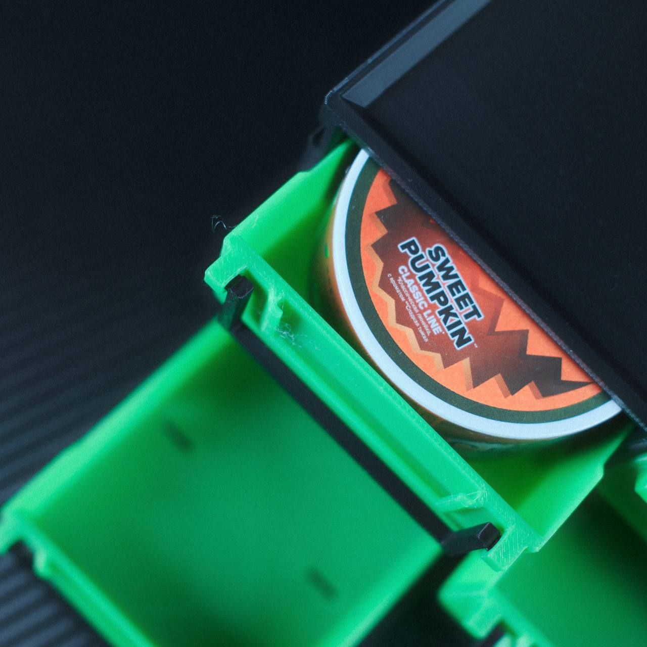 Halloween уже давно прошёл, а вот есть ли еще остатки этого аромата...