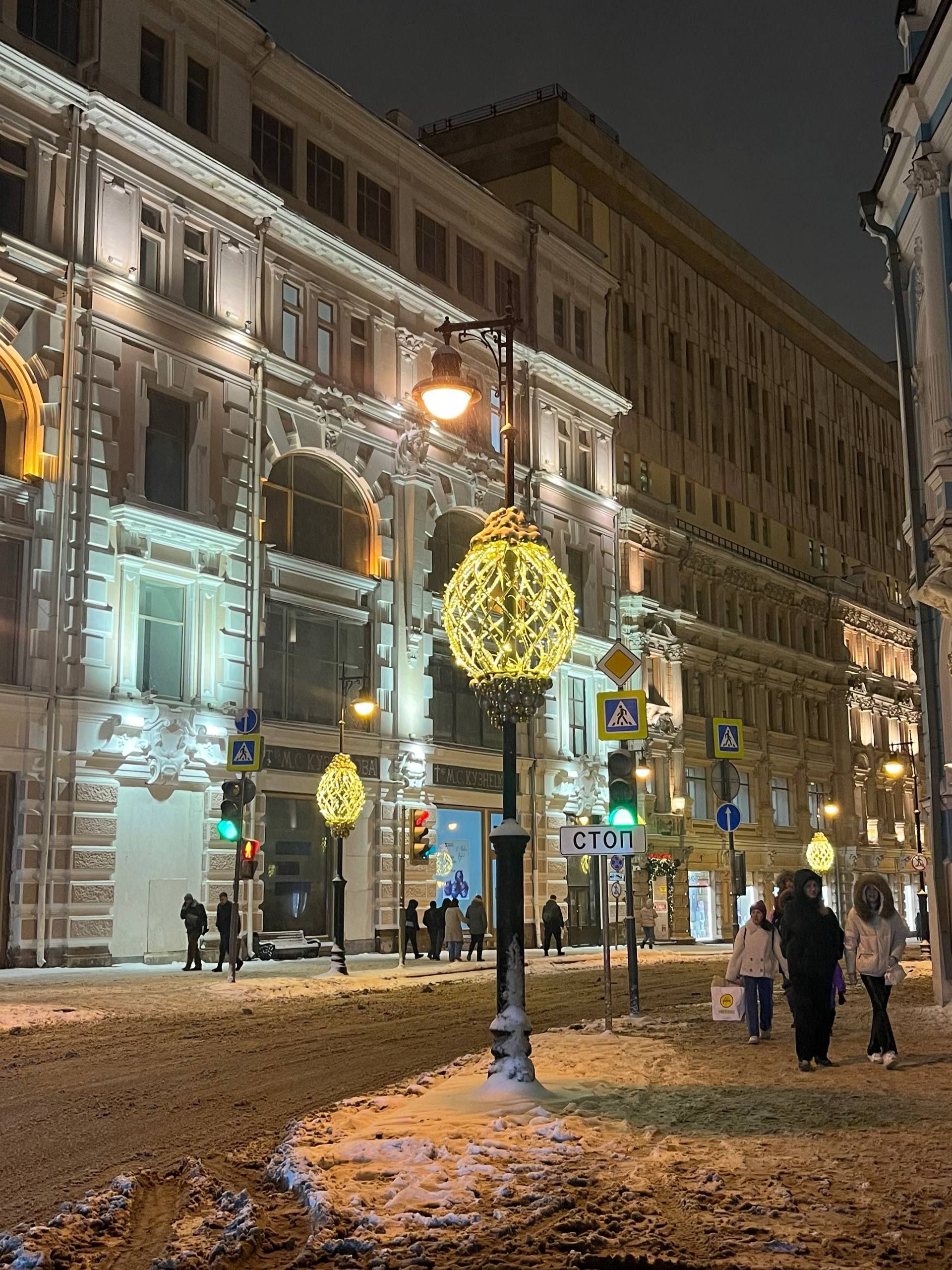 Ля, проф.деформация. Хах. И так каждый год, когда их вешают. 