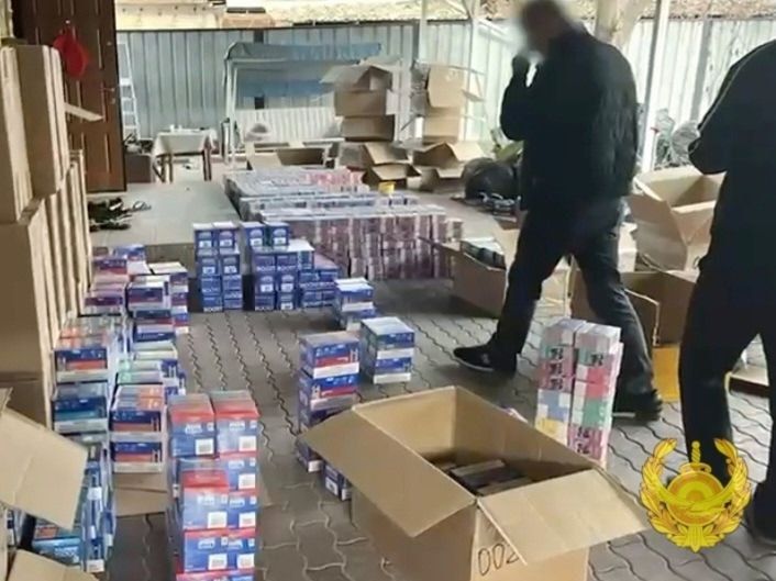 В АЛМАТЫ🇰🇿 СОТРУДНИКИ КРИМИНАЛЬНОЙ ПОЛИЦИИ НАКРЫЛИ СКЛАД С НИКОТИНОСОДЕРЖАЩЕЙ И ТАБАЧНОЙ ПРОДУКЦИЕЙ...
