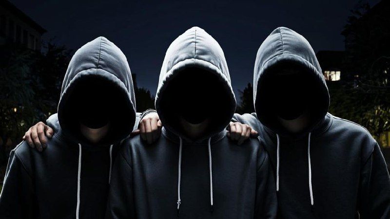 В СПБ. БАНДА ПОДРОСТКОВ ОГРАБИЛА❗️МАГАЗИН С ВЕЙПАМИ 🧐🧐🧐 Об инциденте сообщил канал...