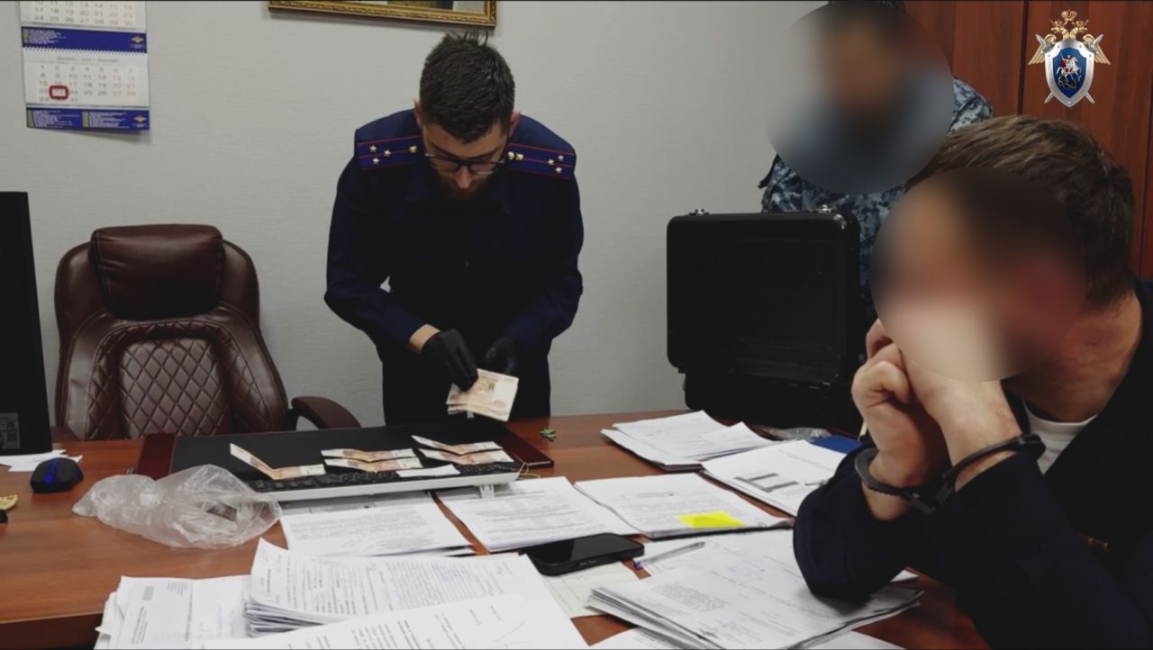 В СПБ. ЗАДЕРЖАН🔥 МАЙОР ПОЛИЦИИ, КРЫШЕВАВШИЙ МАГАЗИНЫ ТАБАКА И ЭЛЕКТРОННЫХ СИГАРЕТ 🧐🧐🧐...