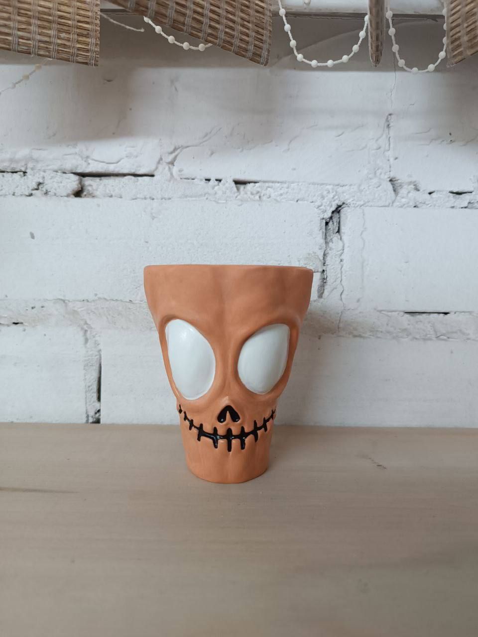 Я не понимаю почему она оранжевая, но какая она афигенная! СкорооОоО зомбиииии...