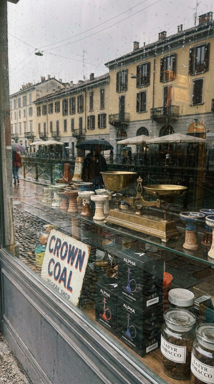 Зашли бы в такой магазинчик веке в 19?)